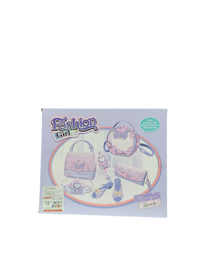 صورة مجموعة ألعاب تجميل للأطفال ، تتميز بحقيبة ظهر أنيقة على شكل فراشة باللون الوردي، وتحتوي على إكسسوارات تجميلية للعب التظاهري